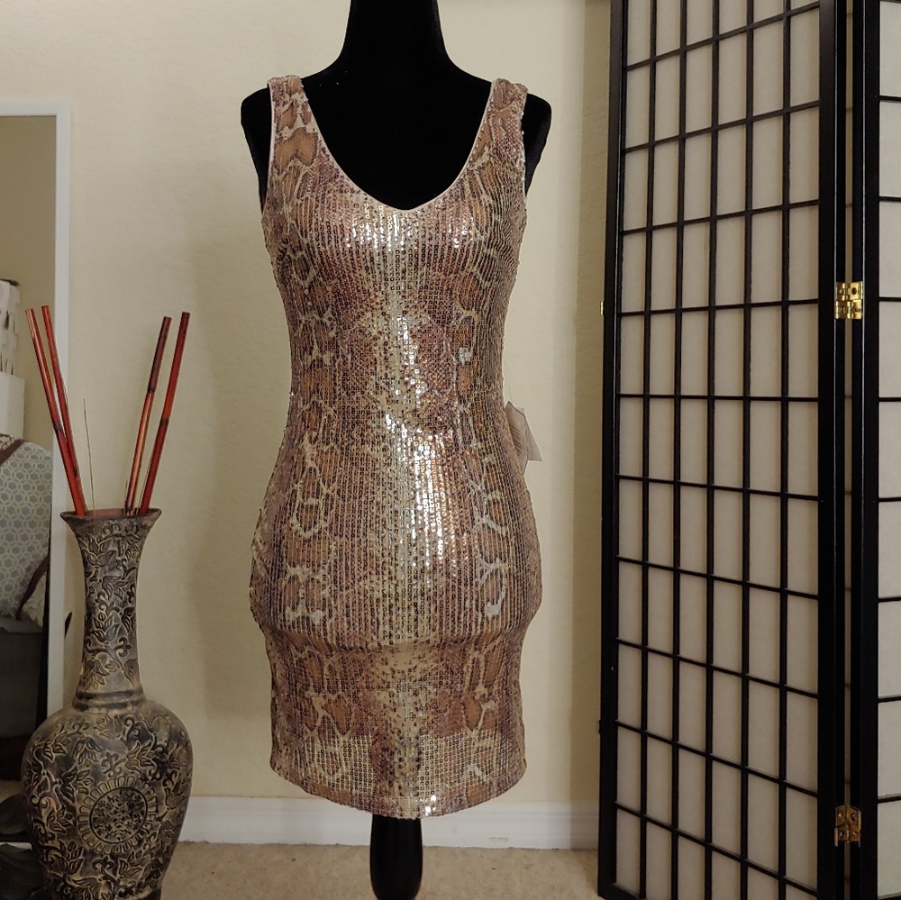 Sexy Sequin Cocktail Dress Size 3/4 by B. Darli0